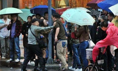 重庆男女吃瓜事件,一场网络热议背后的真相与反思